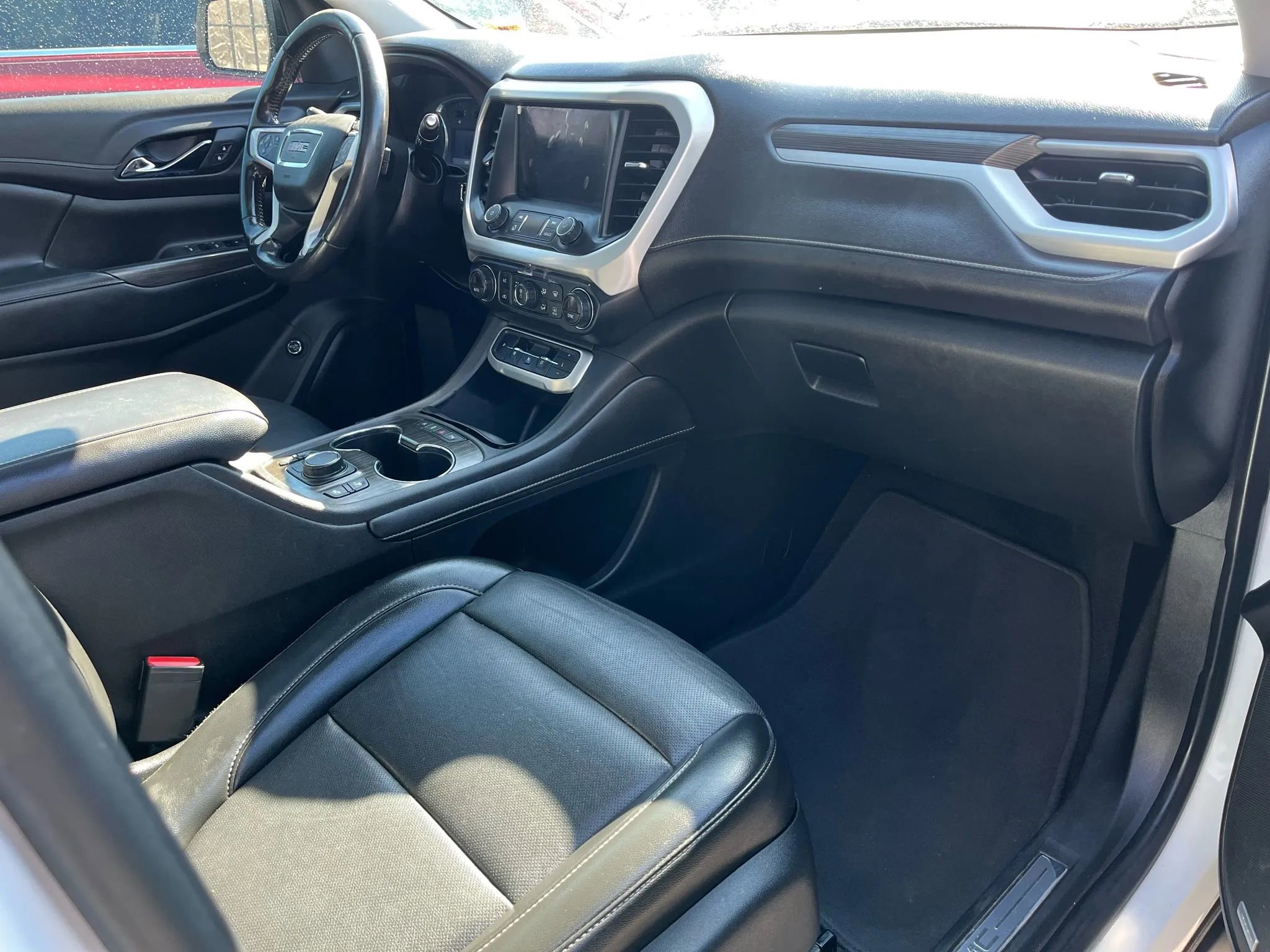 Used 2022 GMC Acadia SLT w/ Elevation Edition image 7