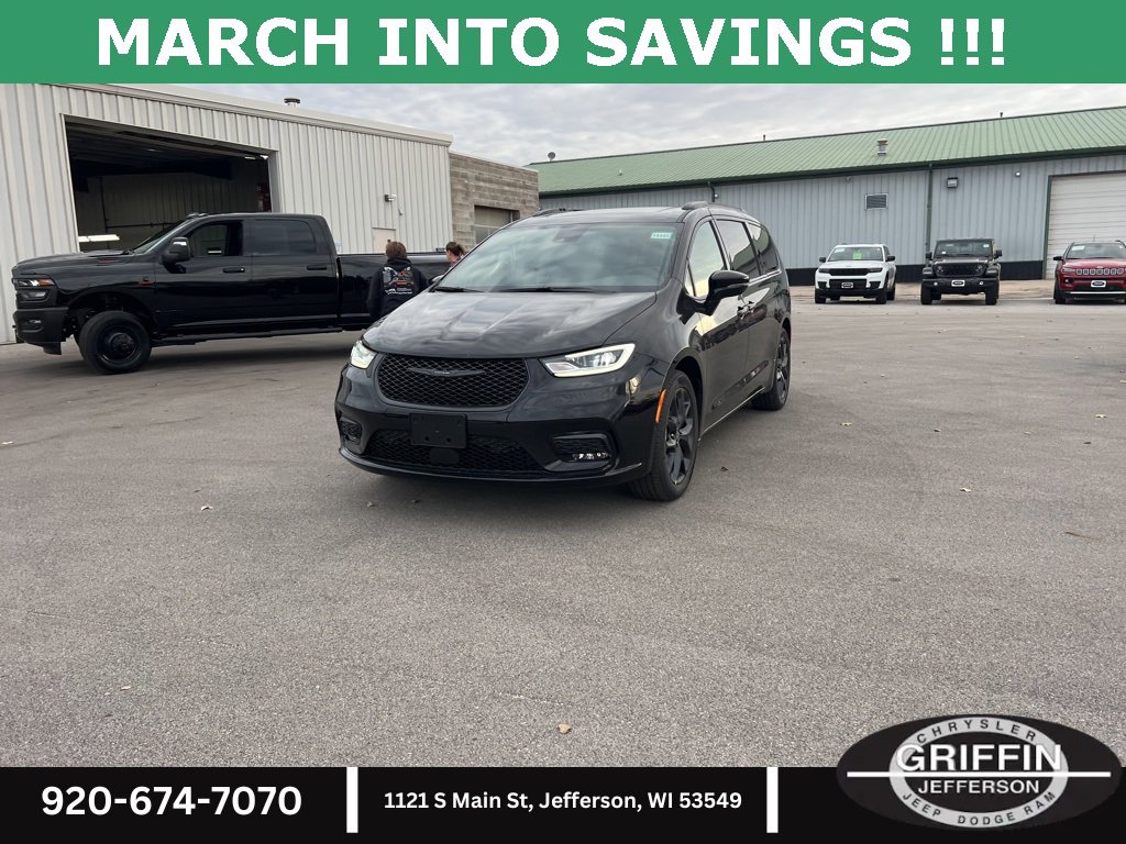 New 2026 Chrysler Pacifica Select w/ S Appearance Package image 4