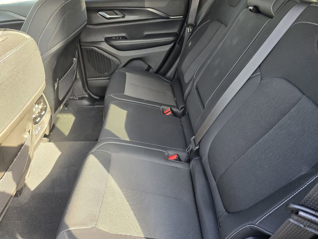 Used 2023 Jeep Grand Cherokee Laredo X image 12