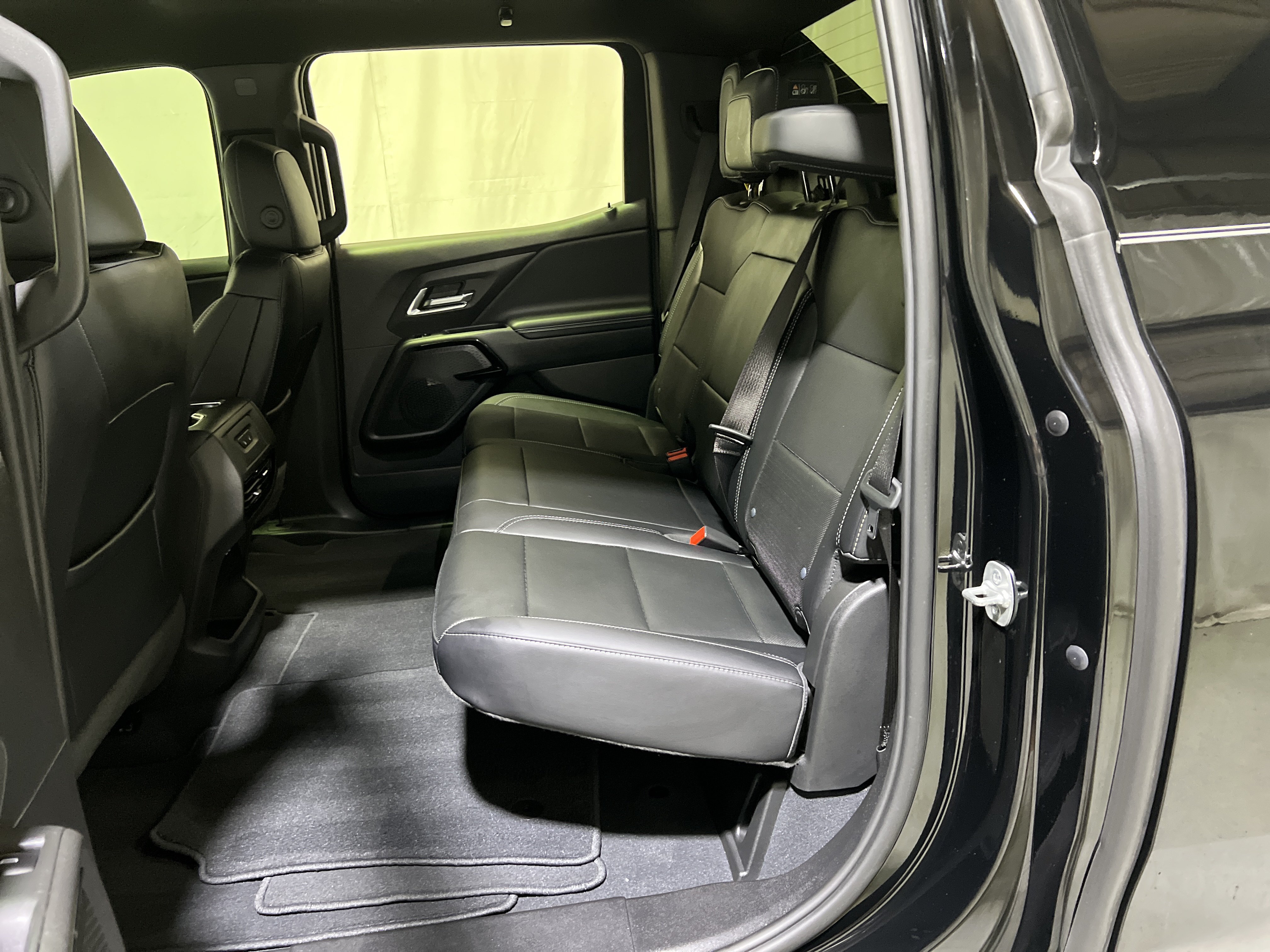Certified 2025 Chevrolet Silverado EV LT AWD/4WD image 16