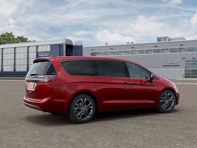 New 2026 Chrysler Pacifica Select image 4