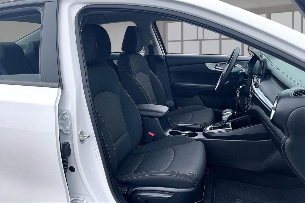 Used 2023 Kia Forte LXS image 29