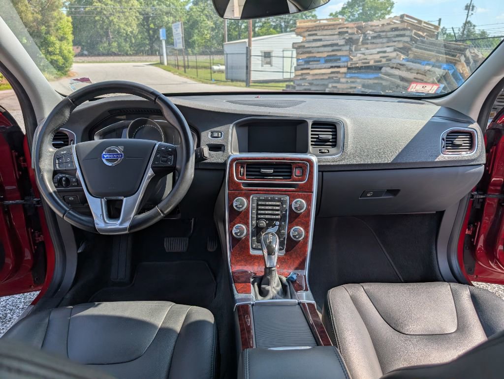 Used 2017 Volvo S60 T5 Inscription image 15