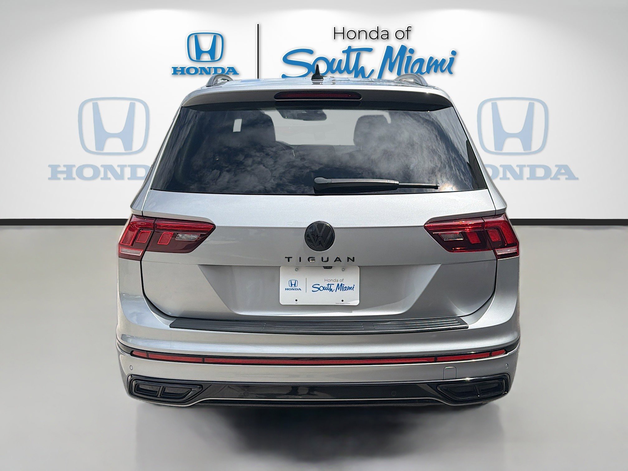 Used 2022 Volkswagen Tiguan SE R-Line FWD image 6