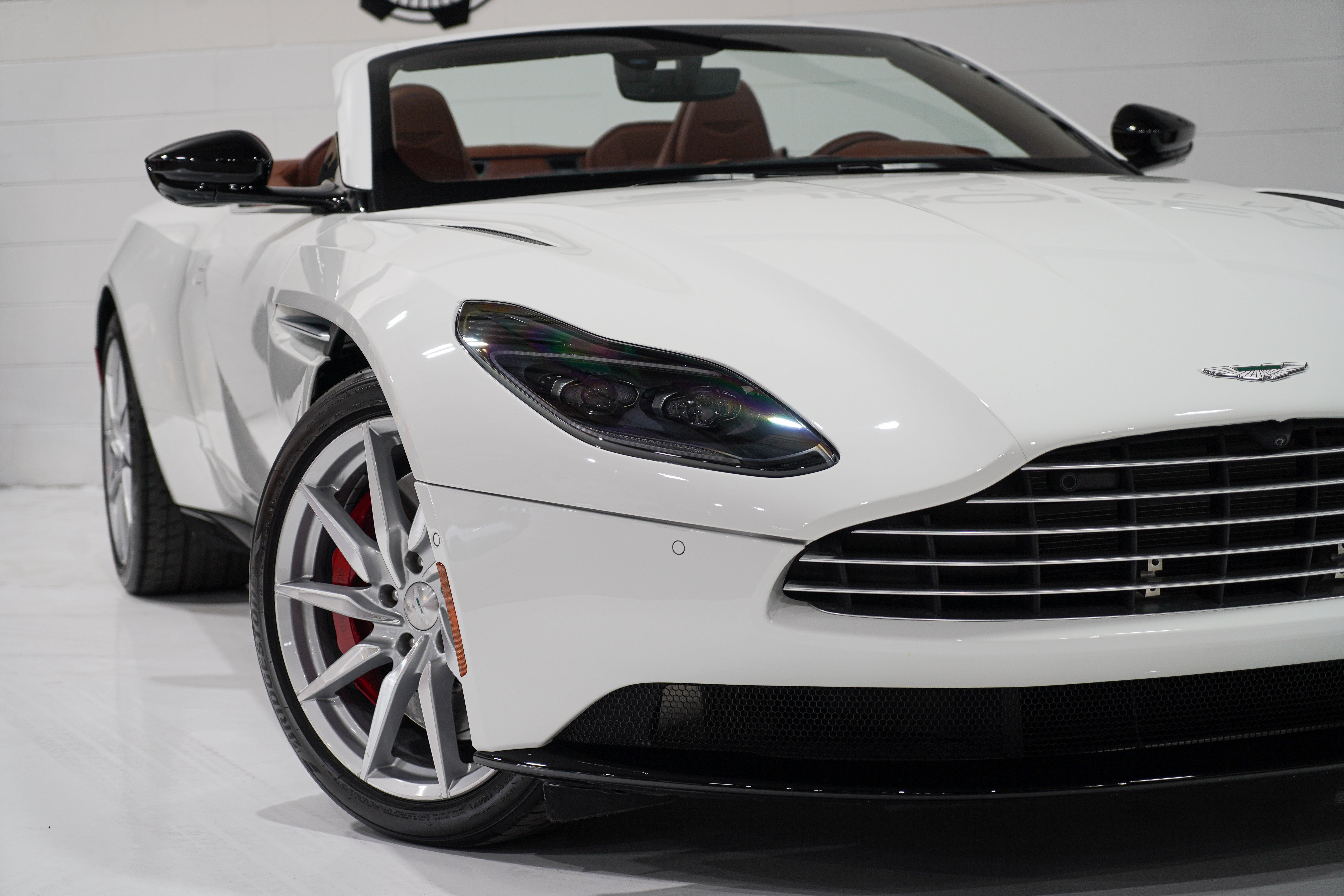 Used 2020 Aston Martin DB11 Volante RWD image 27
