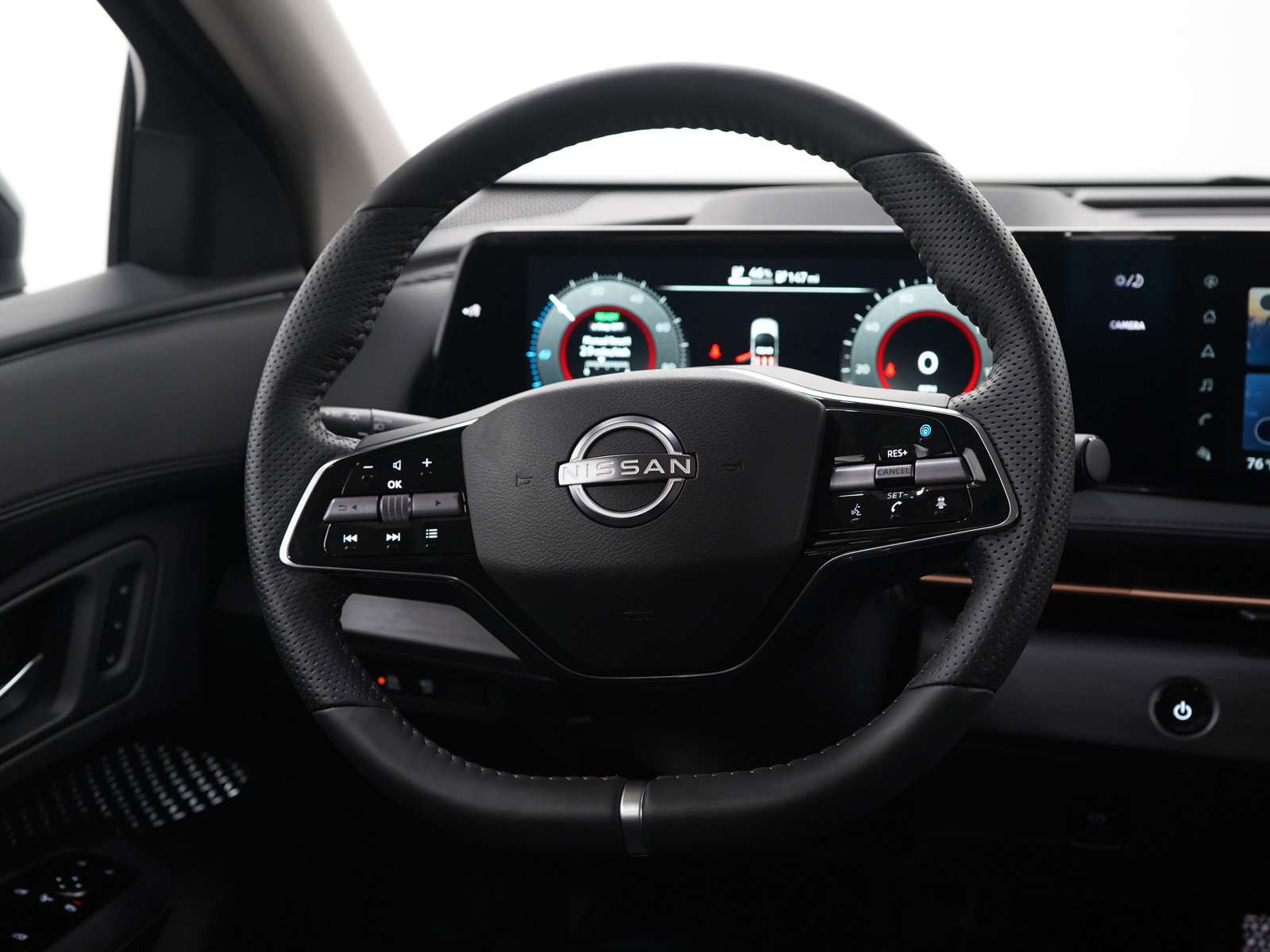 Used 2023 Nissan Ariya AWD image 15