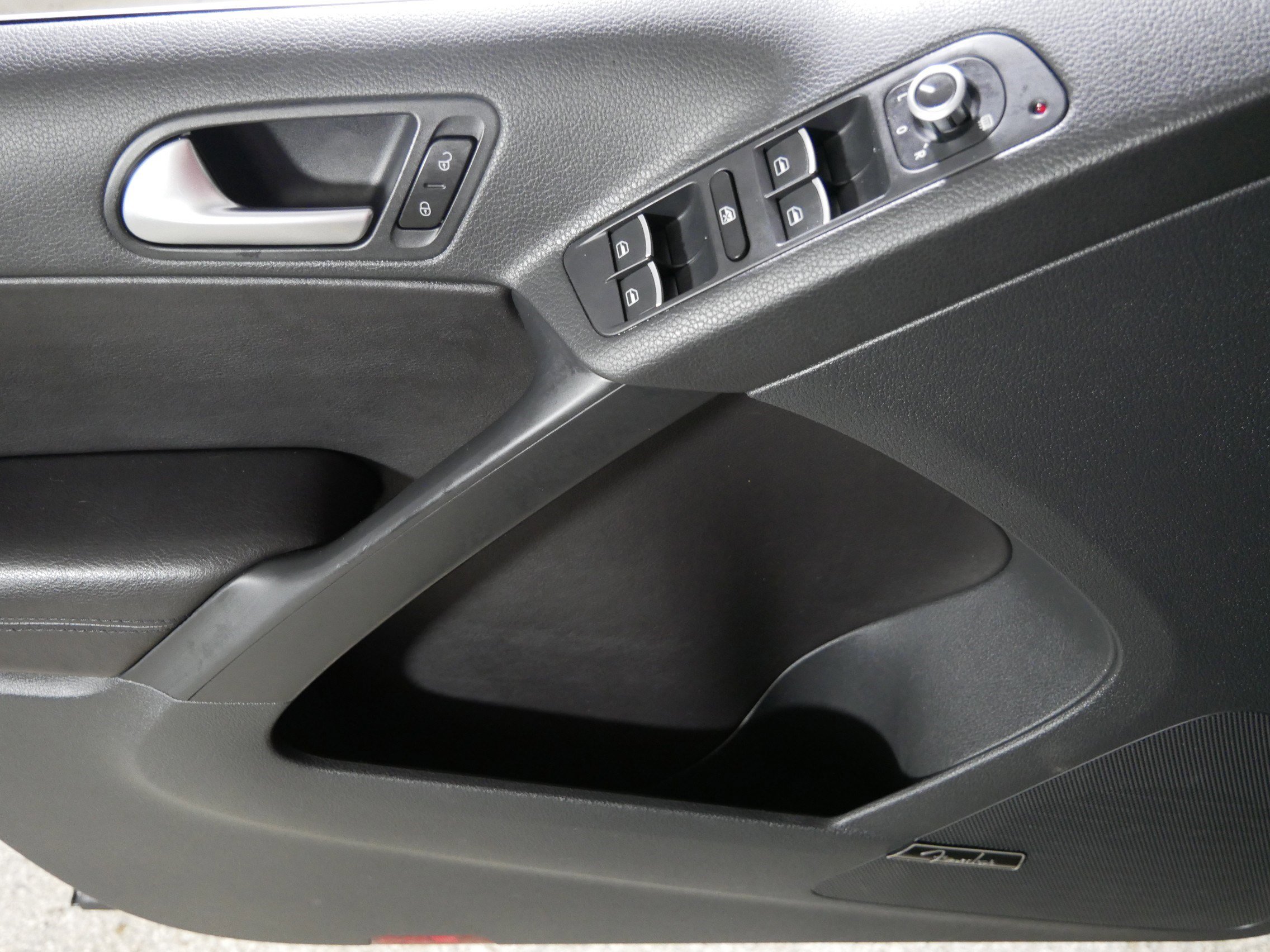 Used 2014 Volkswagen Tiguan SEL AWD/4WD image 19