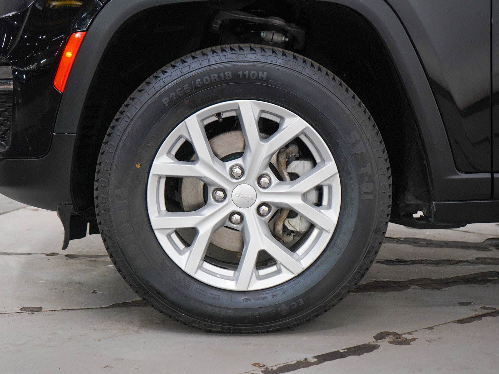 Used 2023 Jeep Grand Cherokee Limited AWD/4WD image 31