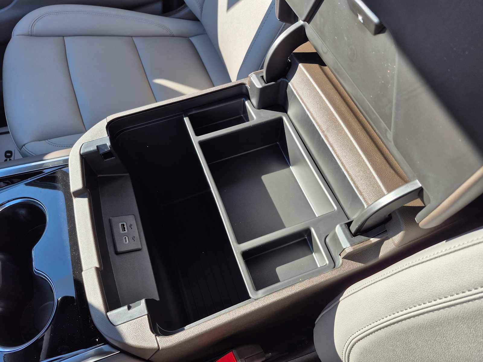 New 2026 Chevrolet Suburban LT w/ Comfort Package image 27