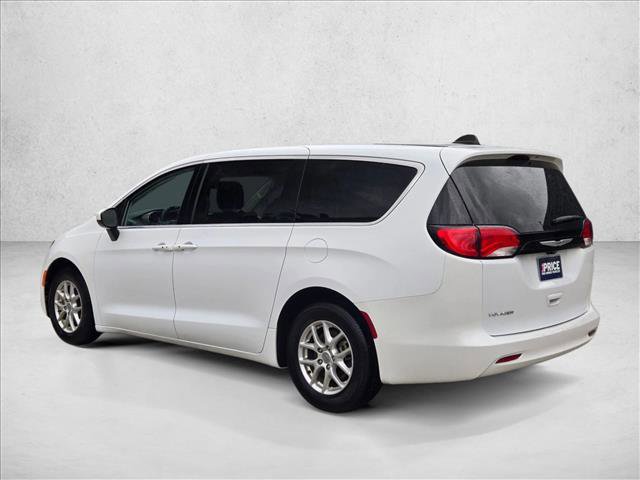 Used 2023 Chrysler Voyager LX FWD image 7