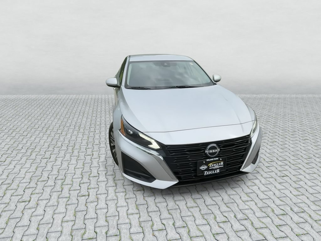 Certified 2023 Nissan Altima 2.5 SV FWD image 2