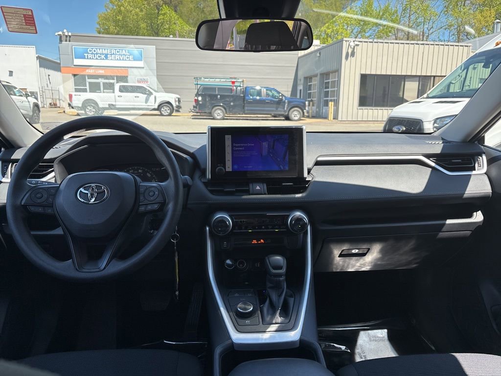 Used 2025 Toyota RAV4 LE AWD/4WD image 10