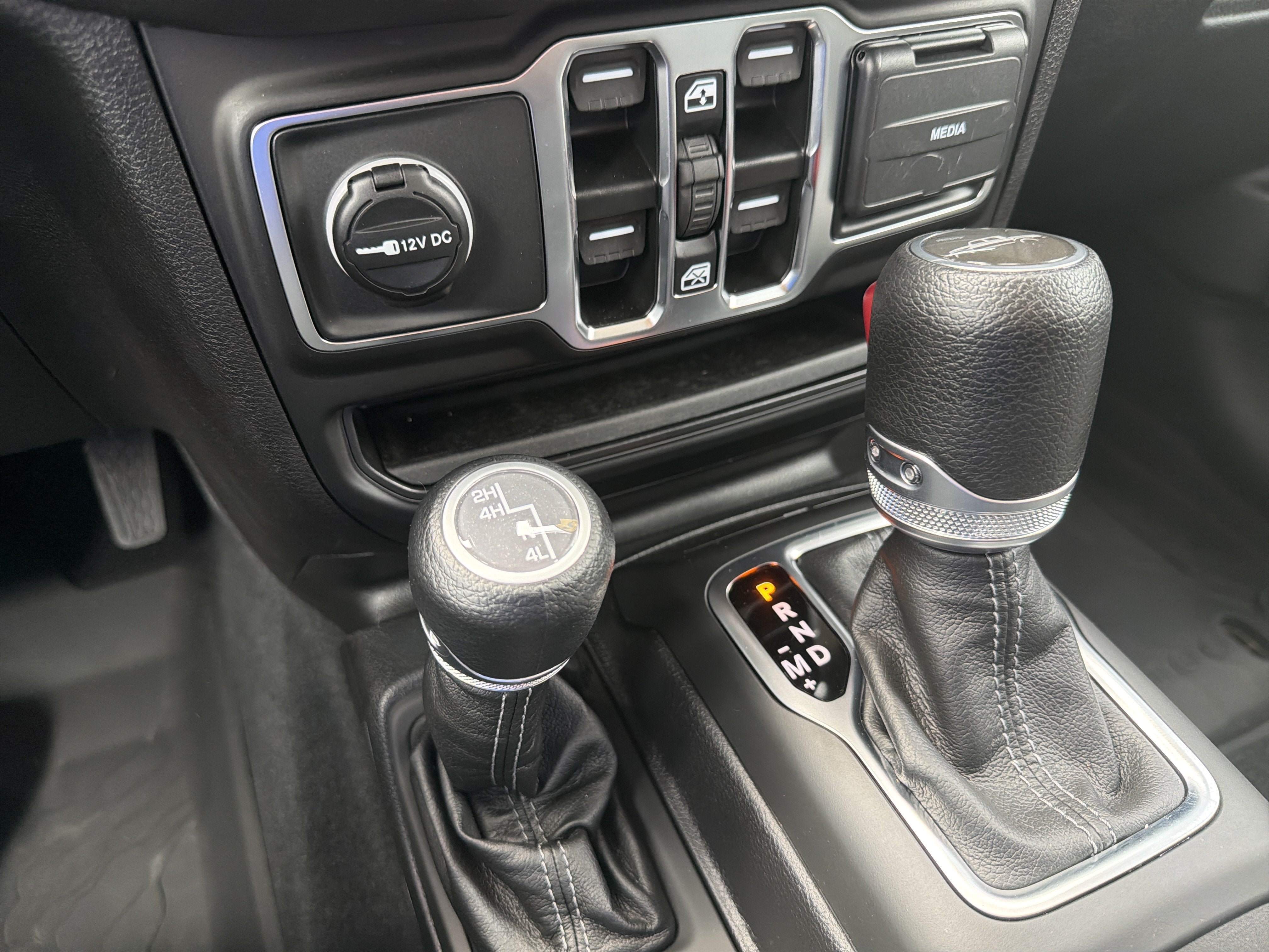 Used 2025 Jeep Gladiator Sport AWD/4WD image 32