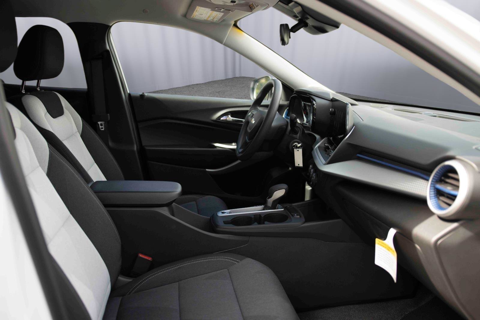 New 2026 Chevrolet Trax LS w/ LS Convenience Package FWD image 23