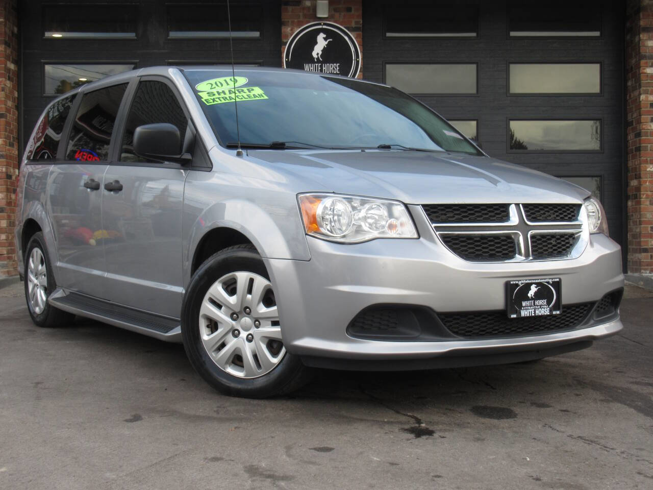 Used 2019 Dodge Grand Caravan SE w/ UConnect Hands-Free Group