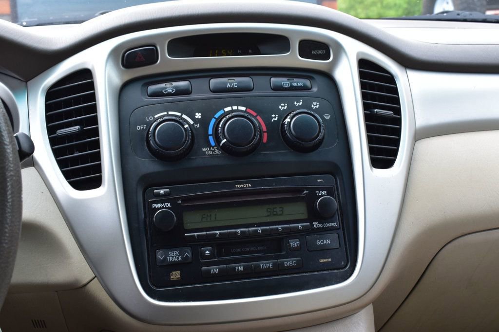 Used 2005 Toyota Highlander 4WD V6 w/ 3rd Row image 29