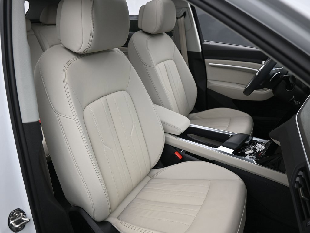 Used 2024 Audi Q8 e-tron Premium image 40