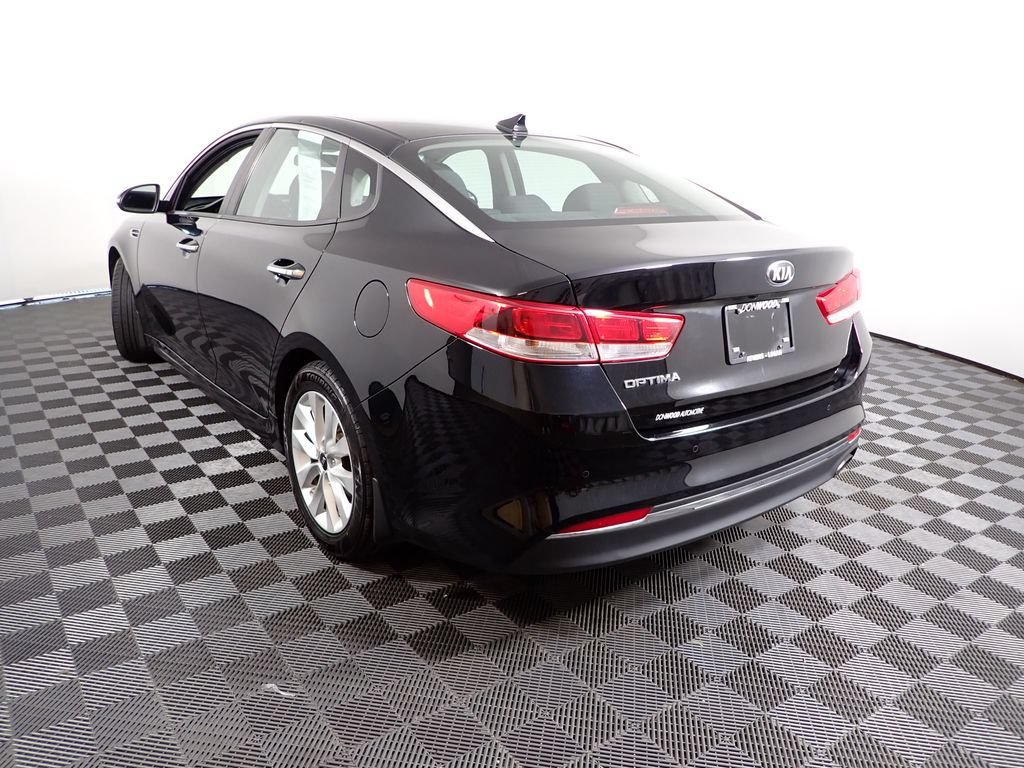 Used 2018 Kia Optima LX w/ 17" Alloy Wheels Package FWD image 11