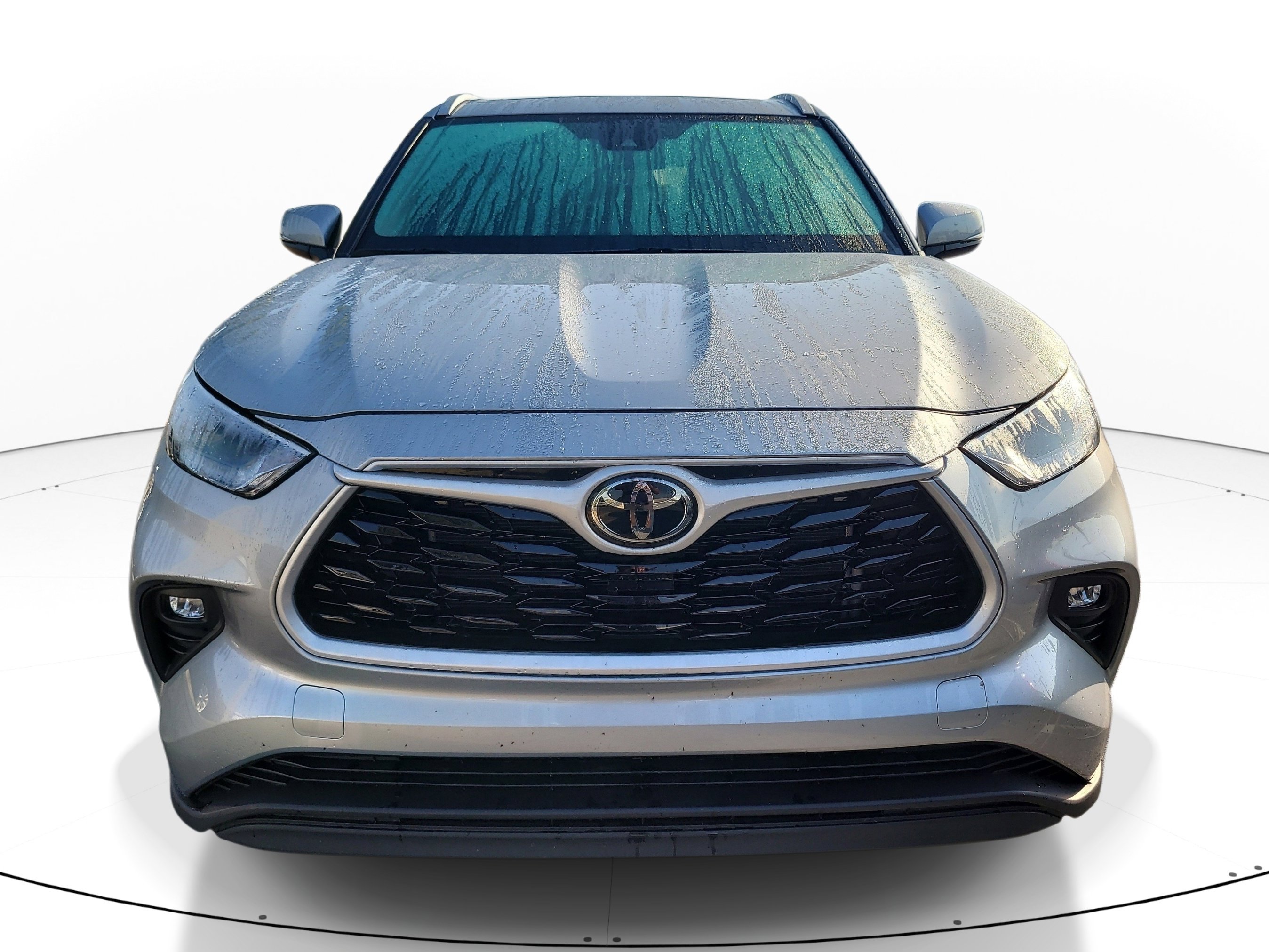 Certified 2024 Toyota Highlander XLE image 2