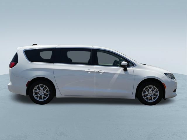 Used 2023 Chrysler Voyager LX FWD image 10