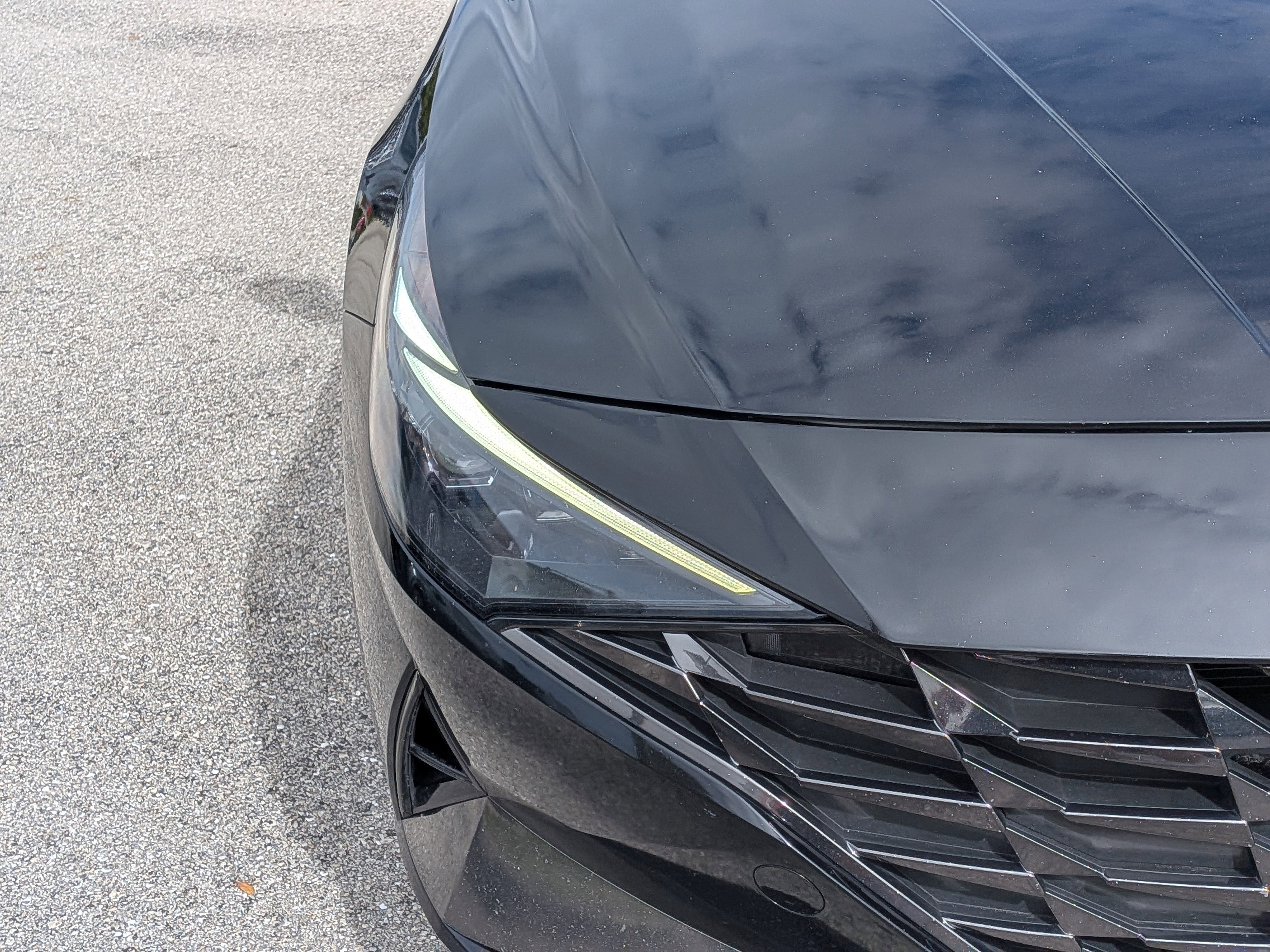 Used 2022 Hyundai Elantra Limited w/ Preferred Accessory Package image 10