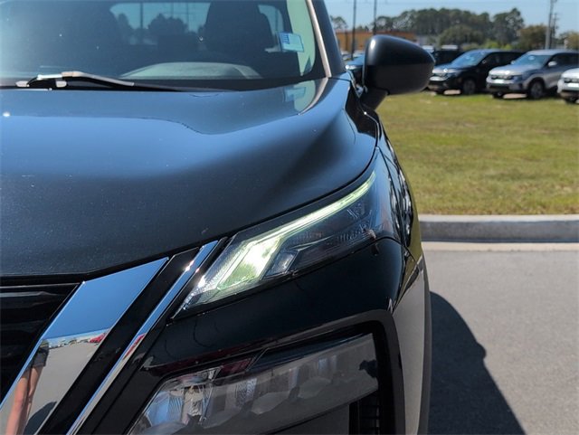Used 2023 Nissan Rogue S image 34