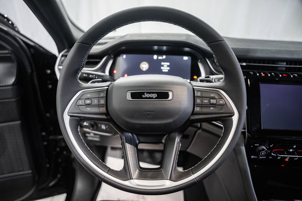 New 2025 Jeep Grand Cherokee Laredo X w/ Luxury Tech Group I image 29