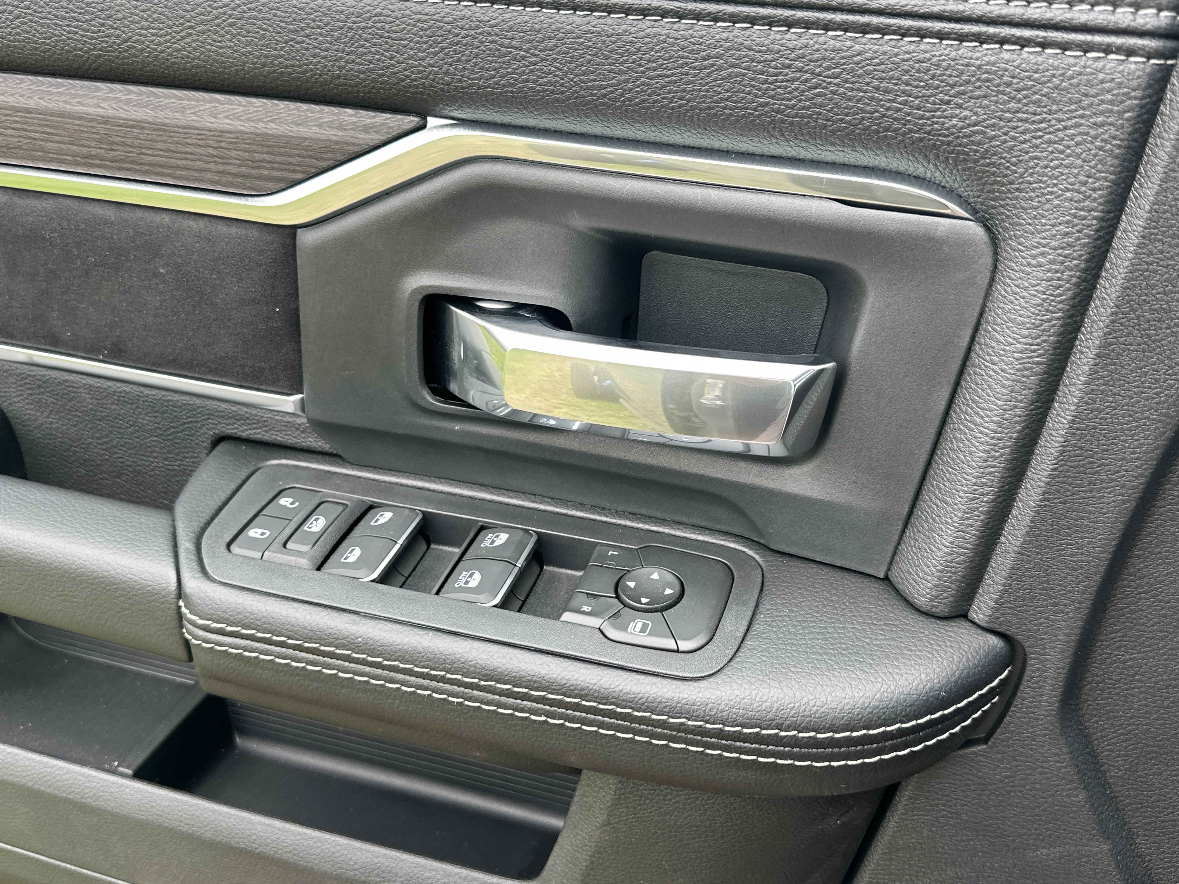 New 2026 RAM 5500 4x4 Crew Cab w/ Laramie Trim Package image 13