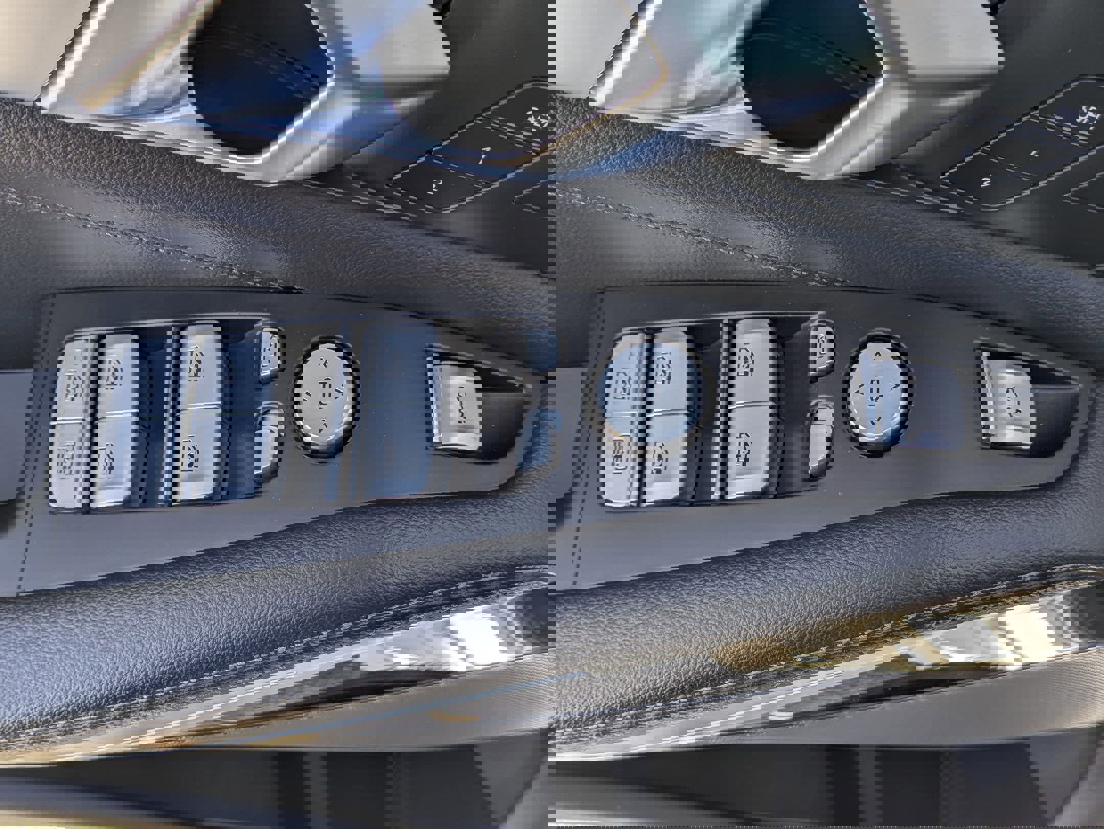 Used 2020 BMW X7 M50i w/ Executive Package image 20