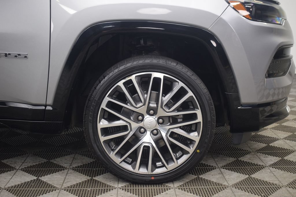 Used 2022 Jeep Compass Limited w/ Elite Group AWD/4WD image 32
