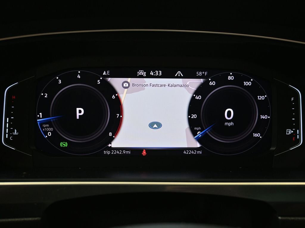 Used 2023 Volkswagen Tiguan SEL R-Line image 29