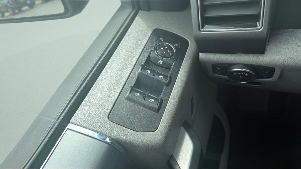 Used 2018 Ford F150 XLT w/ Equipment Group 302A Luxury AWD/4WD image 25