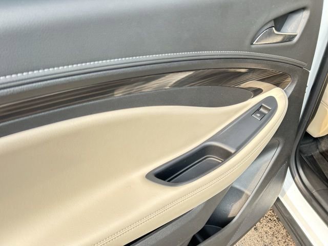 Used 2020 Buick Envision Premium w/ Driver Confidence Package image 19