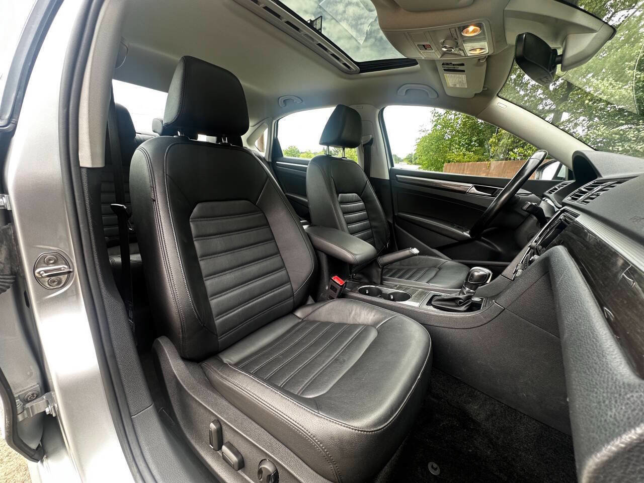 Used 2017 Volkswagen Passat 1.8T SEL Premium image 10