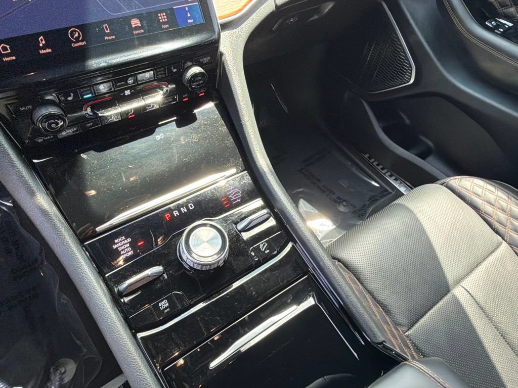 Used 2024 Jeep Grand Cherokee L Summit w/ High Altitude Package AWD/4WD image 6