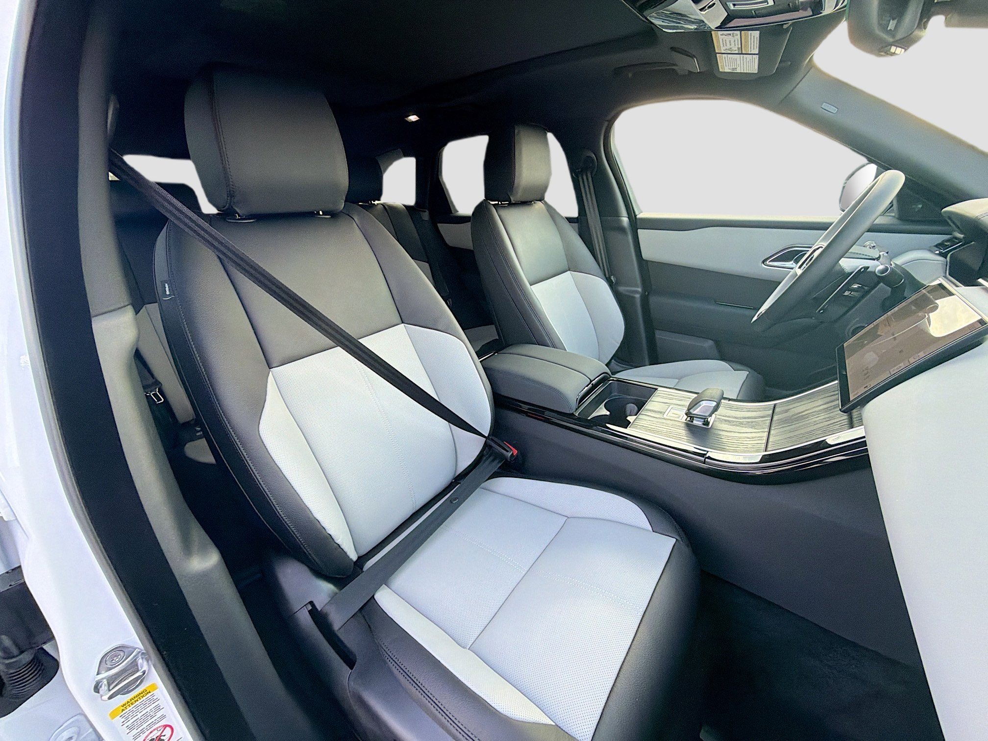 New 2026 Land Rover Range Rover Velar Dynamic SE image 15