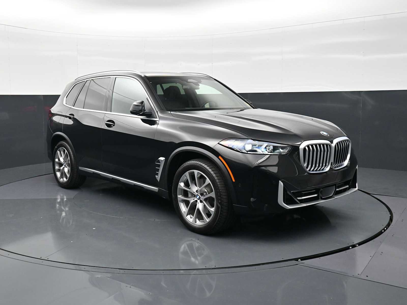 Used 2026 BMW X5 xDrive40i w/ Climate Comfort Package AWD/4WD image 3