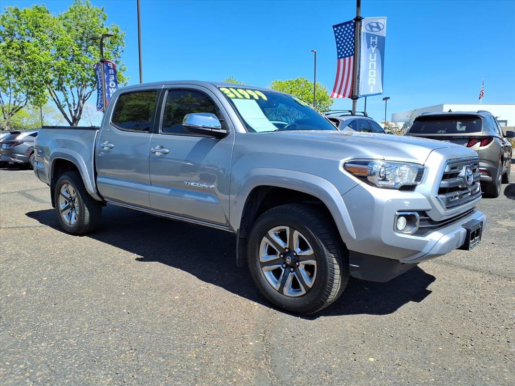 Used 2017 Toyota Tacoma Limited image 3