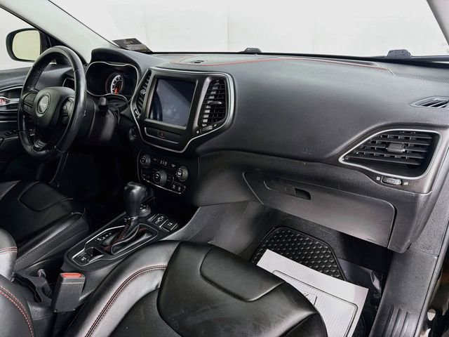 Used 2020 Jeep Cherokee Trailhawk AWD/4WD image 31