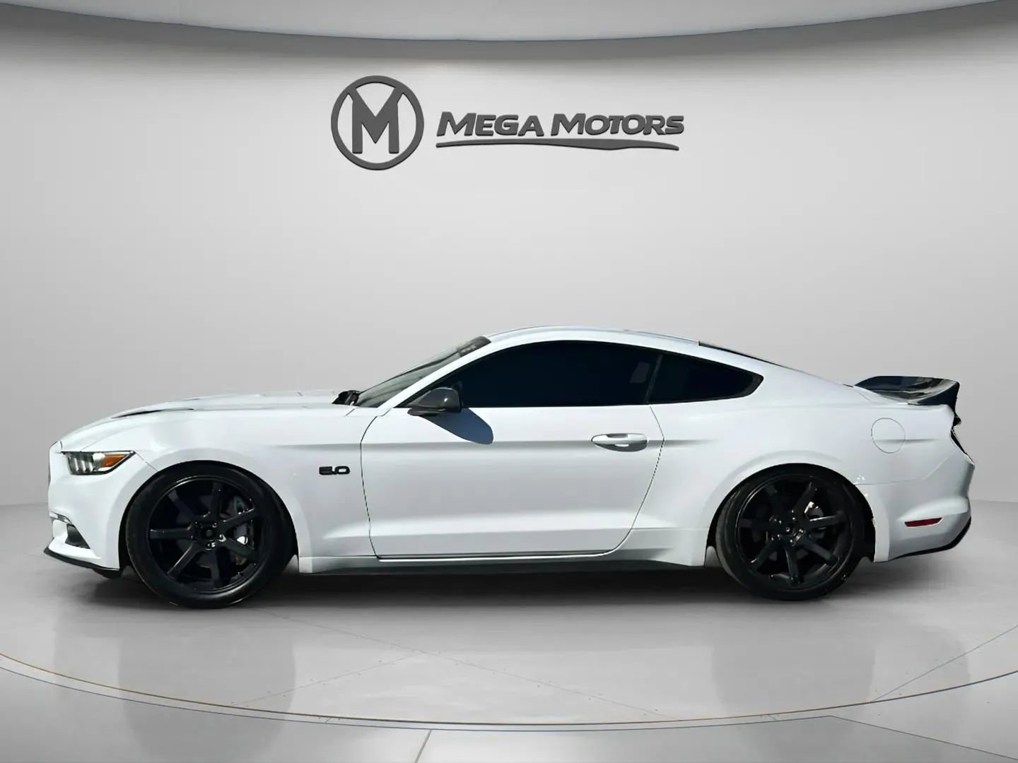 Used 2016 Ford Mustang GT image 3
