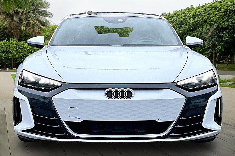 Used 2024 Audi e-tron GT Premium Plus image 3