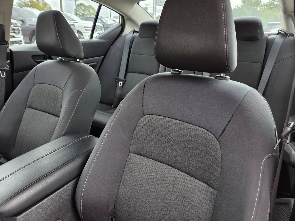 Used 2025 Nissan Altima 2.5 SV FWD image 13
