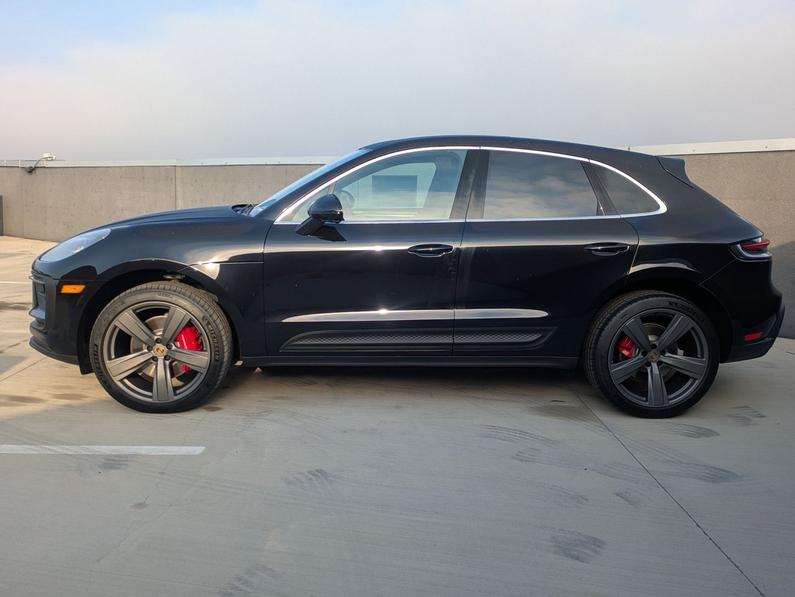 Certified 2025 Porsche Macan S AWD/4WD image 2