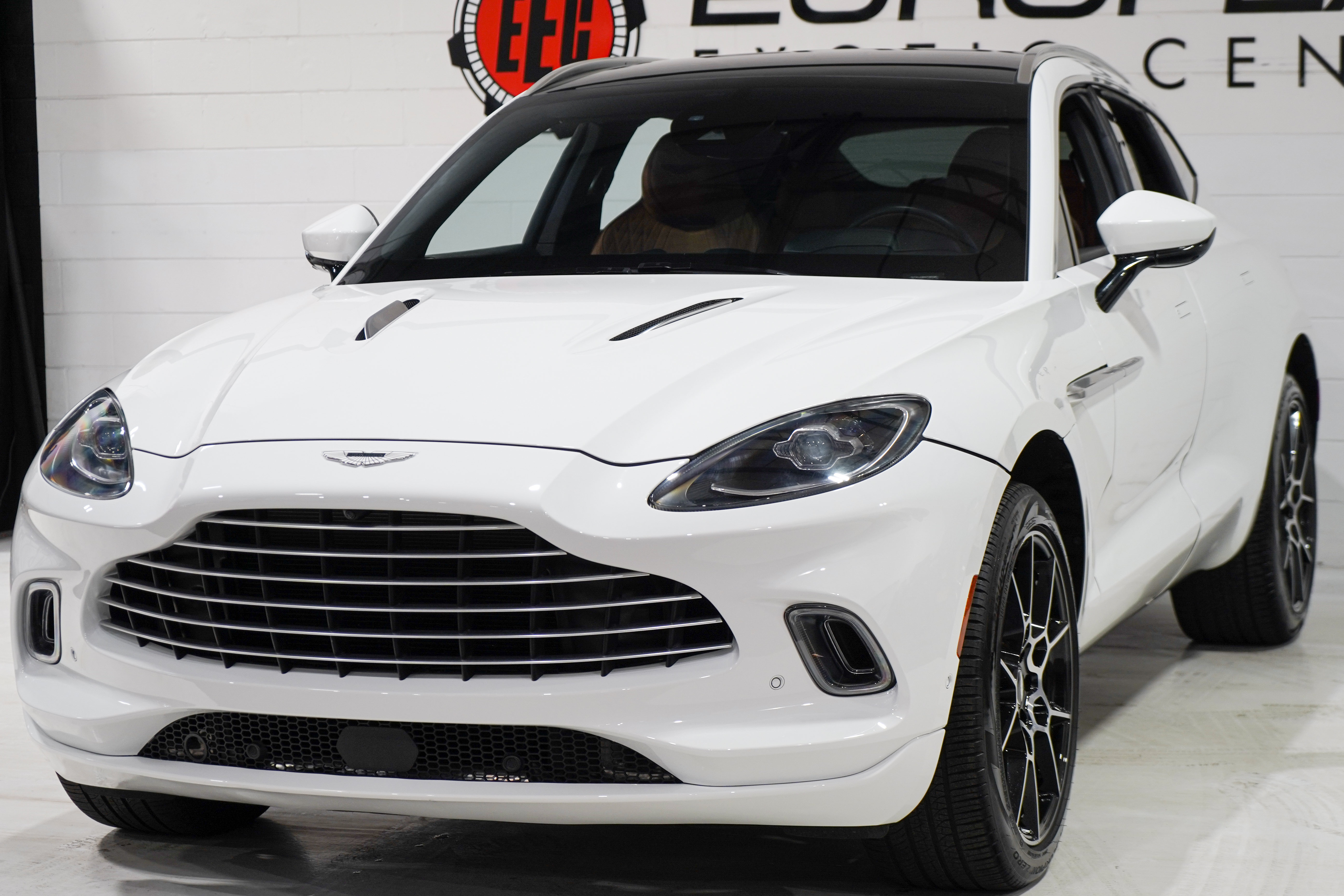 Used 2022 Aston Martin DBX AWD/4WD image 31