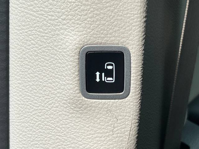 Used 2024 Chrysler Pacifica Limited FWD image 39
