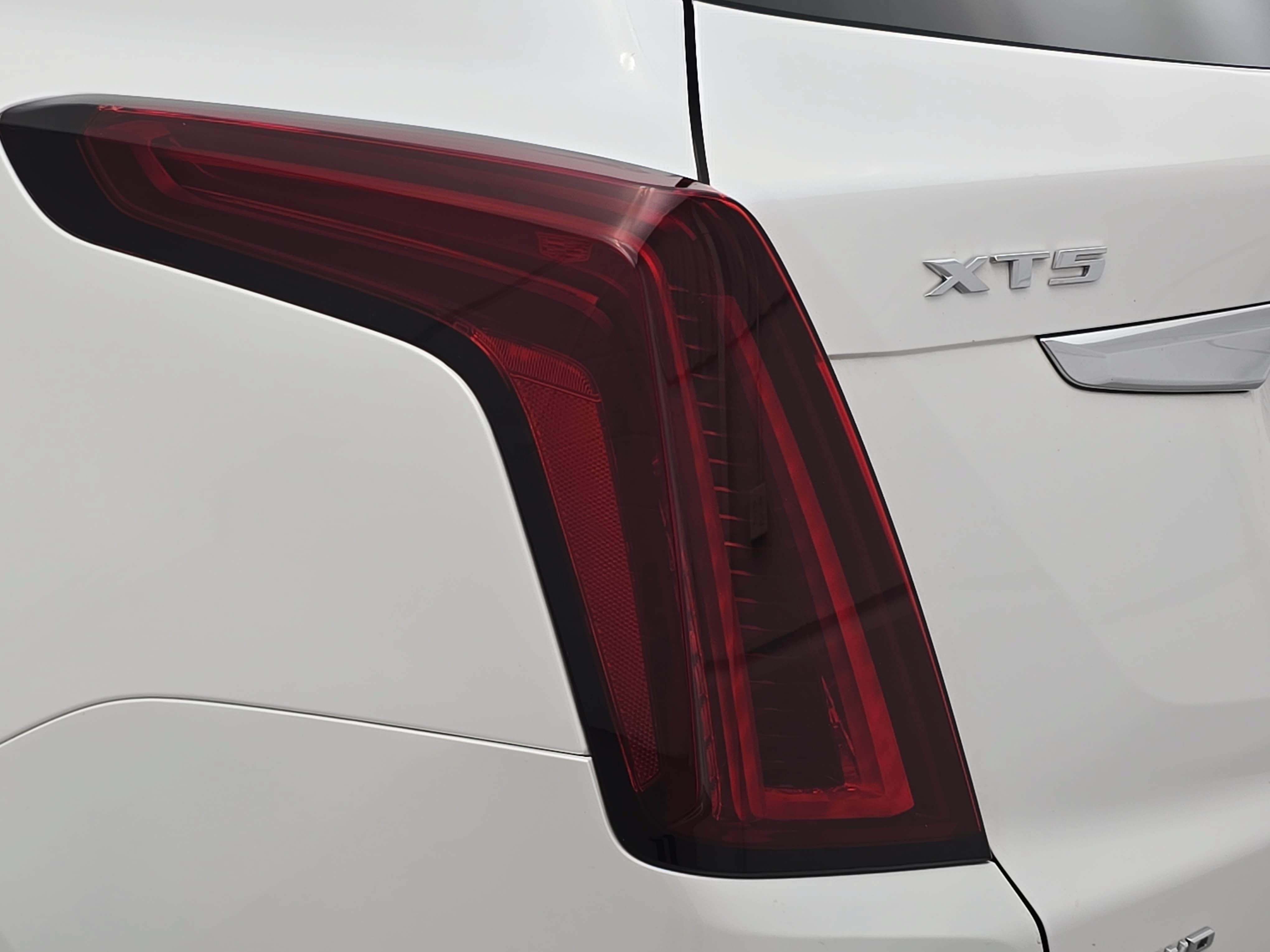 Used 2021 Cadillac XT5 Premium Luxury w/ LPO, Floor Liner Package AWD/4WD image 35