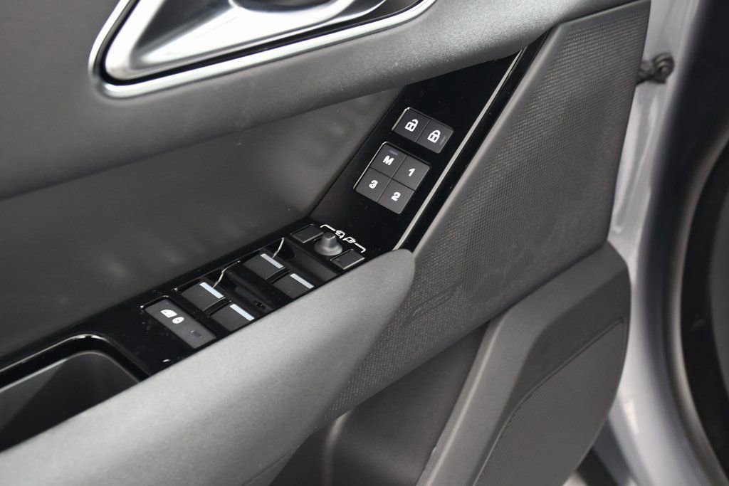 Certified 2025 Land Rover Range Rover Velar Dynamic SE image 15