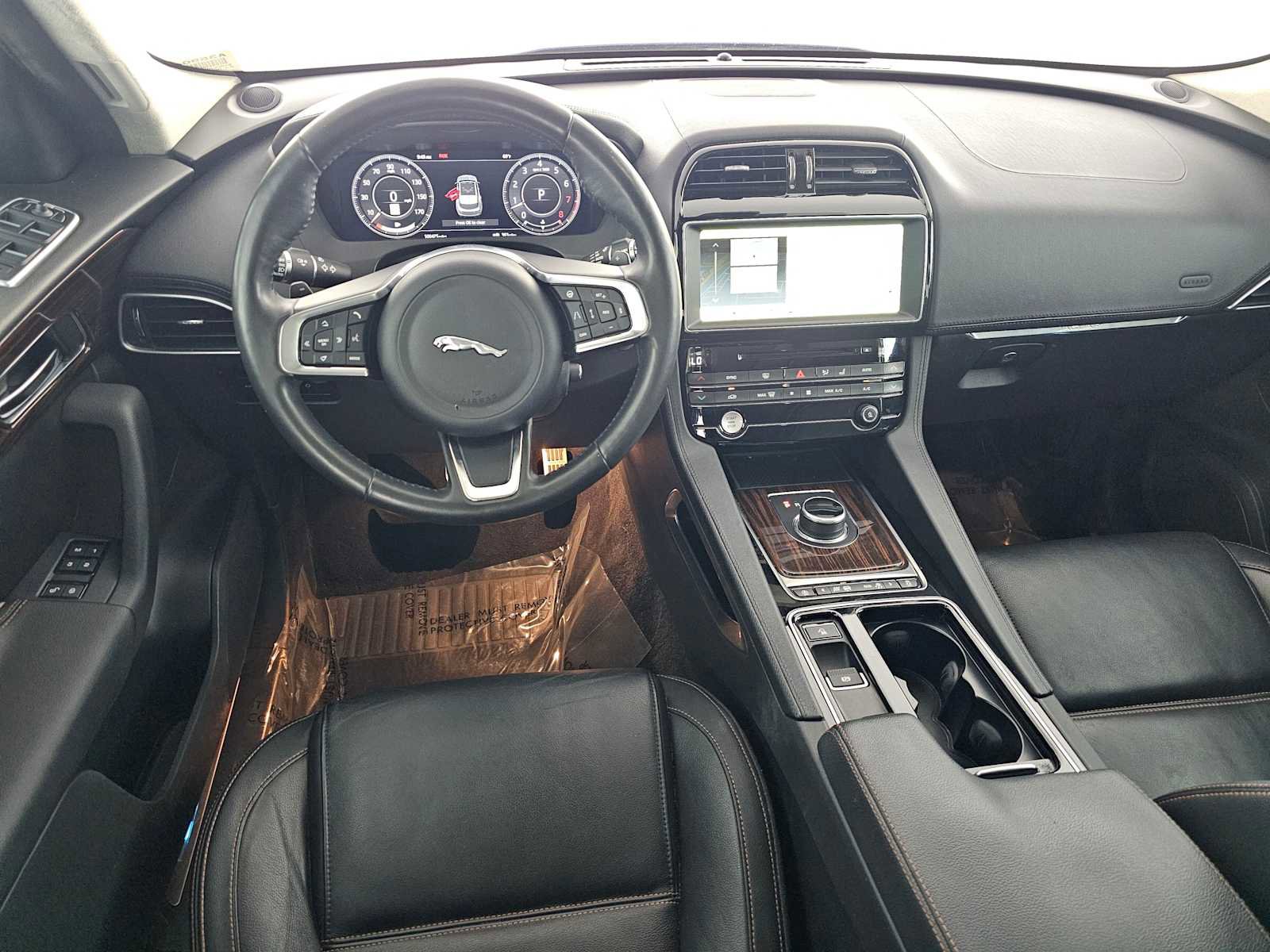 Used 2019 Jaguar F-PACE Prestige image 19