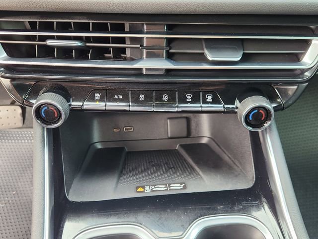 Used 2025 Chevrolet Traverse Z71 AWD/4WD image 18