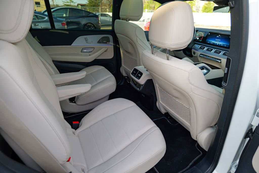 Used 2025 Mercedes-Benz GLS 450 4MATIC image 34